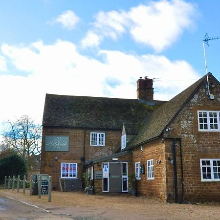 The Hollybush Inn And B&B Priors Marston Extérieur photo