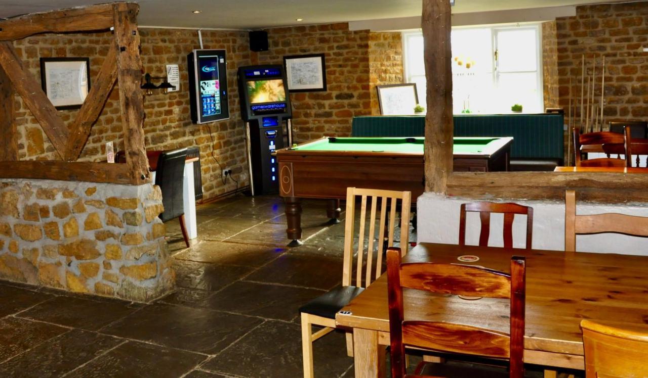 The Hollybush Inn And B&B Priors Marston Extérieur photo