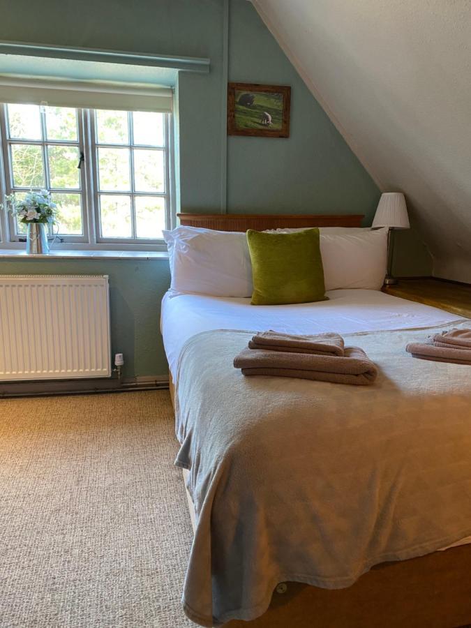 The Hollybush Inn And B&B Priors Marston Extérieur photo