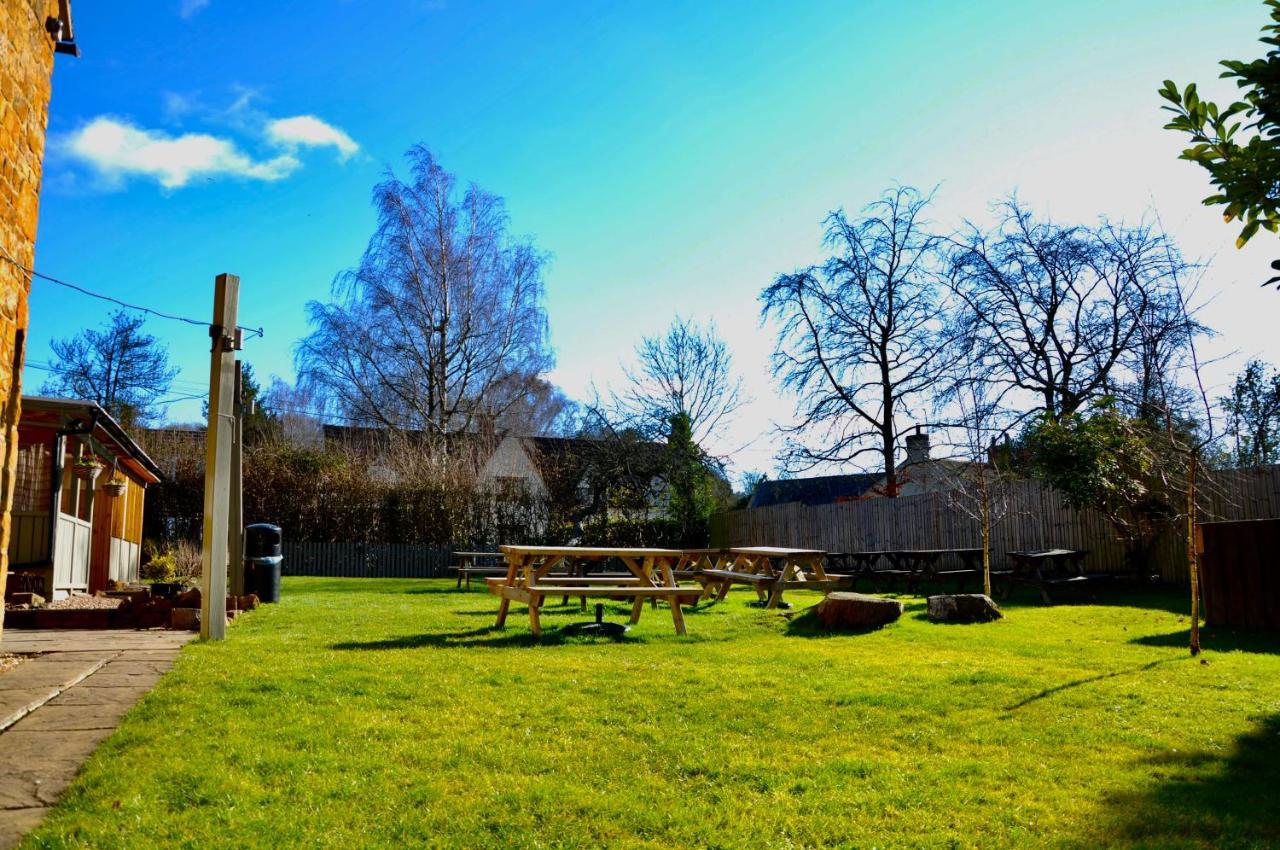 The Hollybush Inn And B&B Priors Marston Extérieur photo