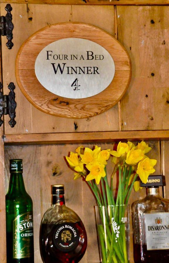 The Hollybush Inn And B&B Priors Marston Extérieur photo