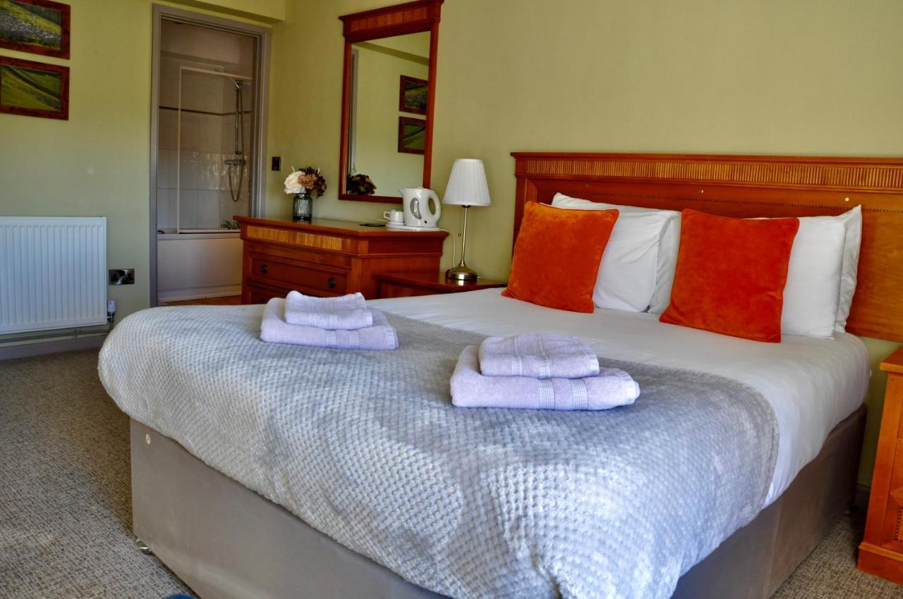 The Hollybush Inn And B&B Priors Marston Extérieur photo