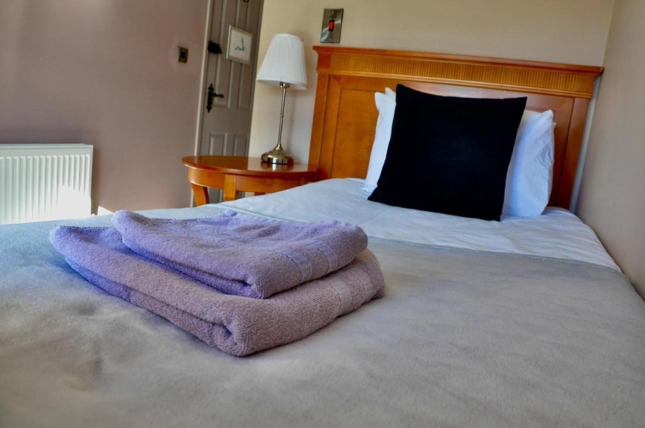 The Hollybush Inn And B&B Priors Marston Extérieur photo