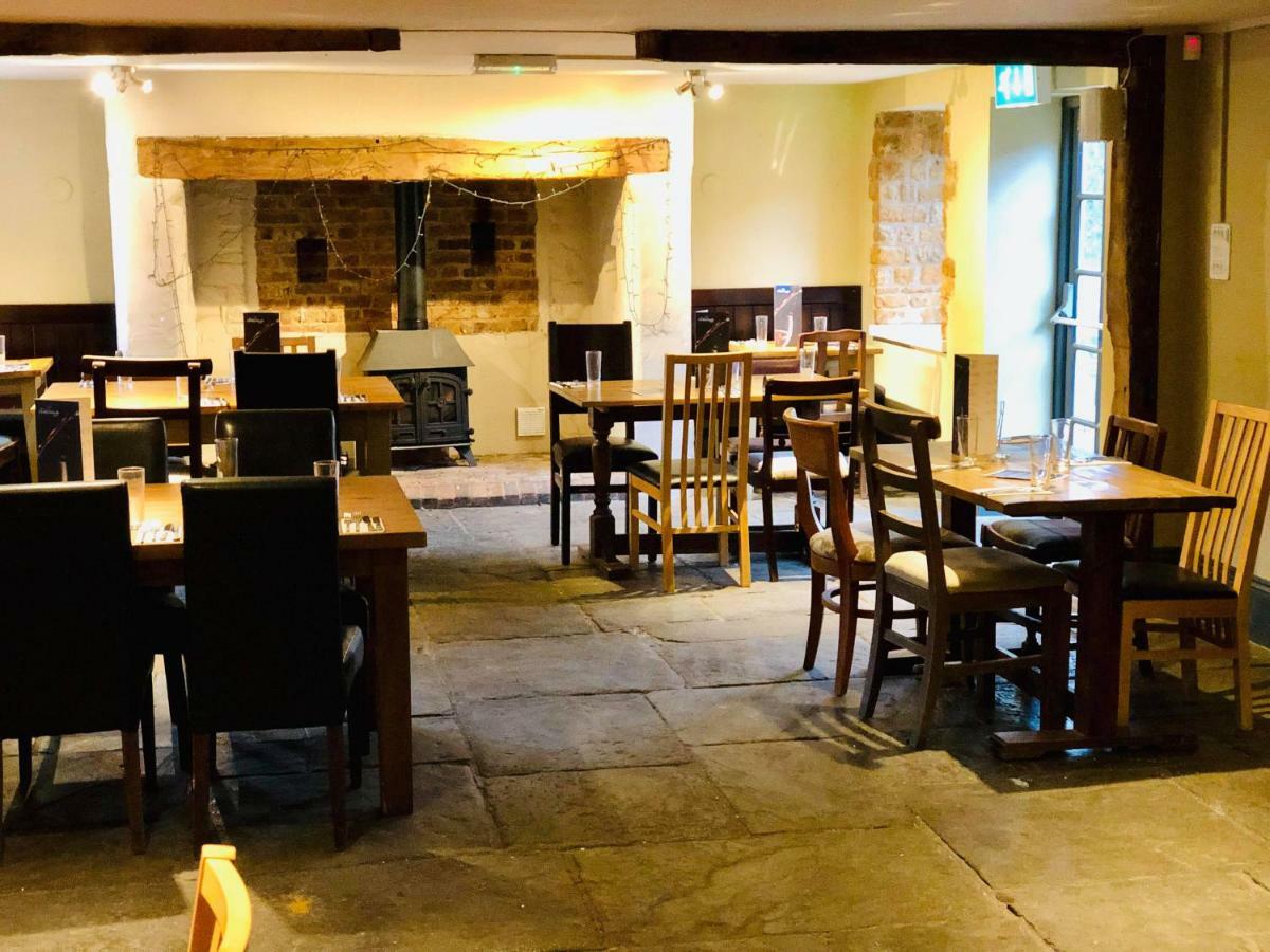 The Hollybush Inn And B&B Priors Marston Extérieur photo