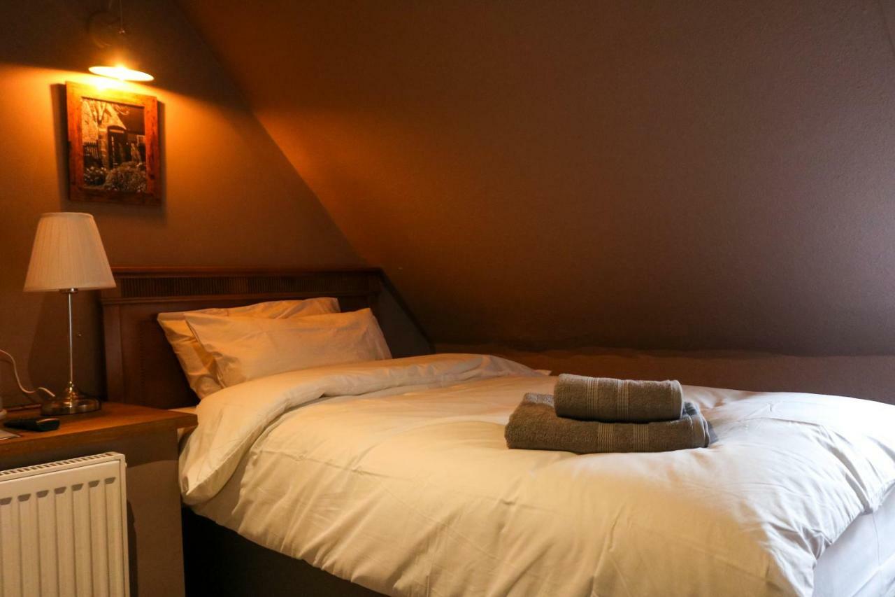 The Hollybush Inn And B&B Priors Marston Extérieur photo