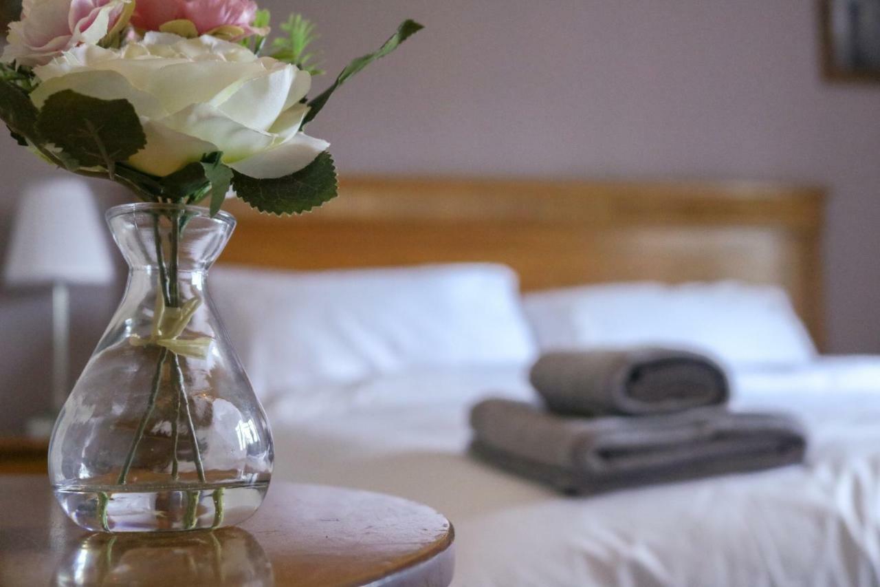 The Hollybush Inn And B&B Priors Marston Extérieur photo