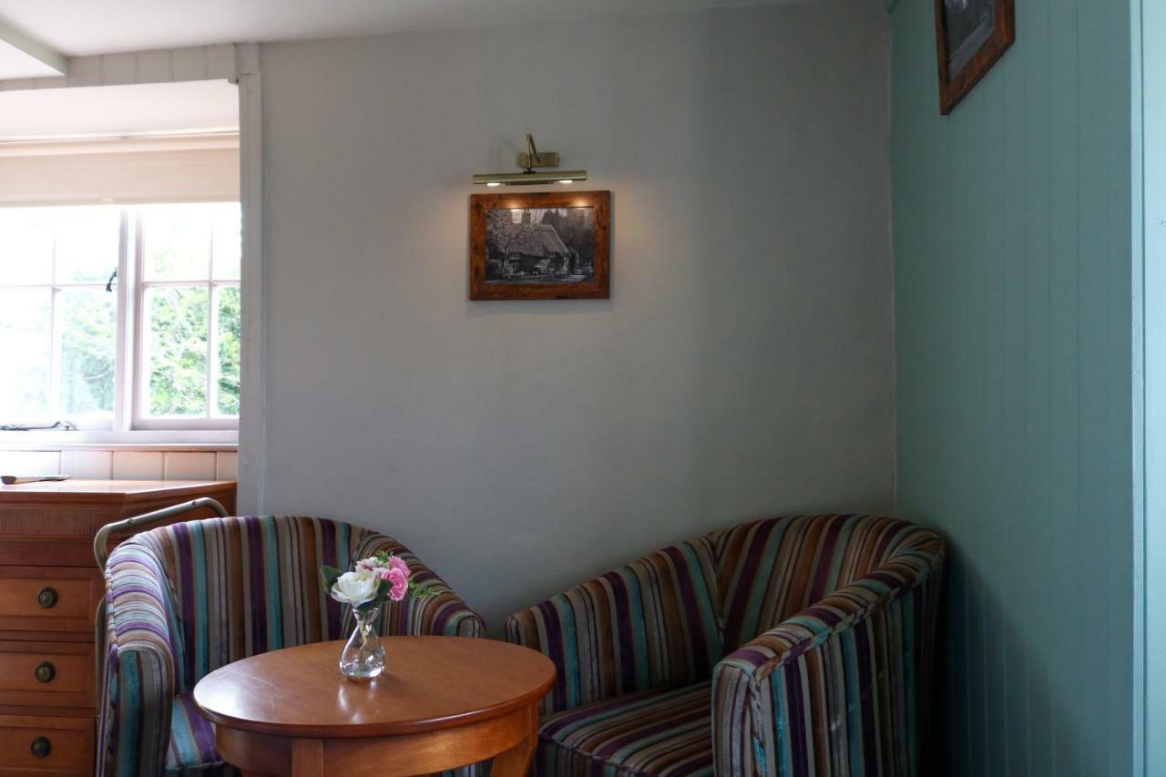 The Hollybush Inn And B&B Priors Marston Extérieur photo