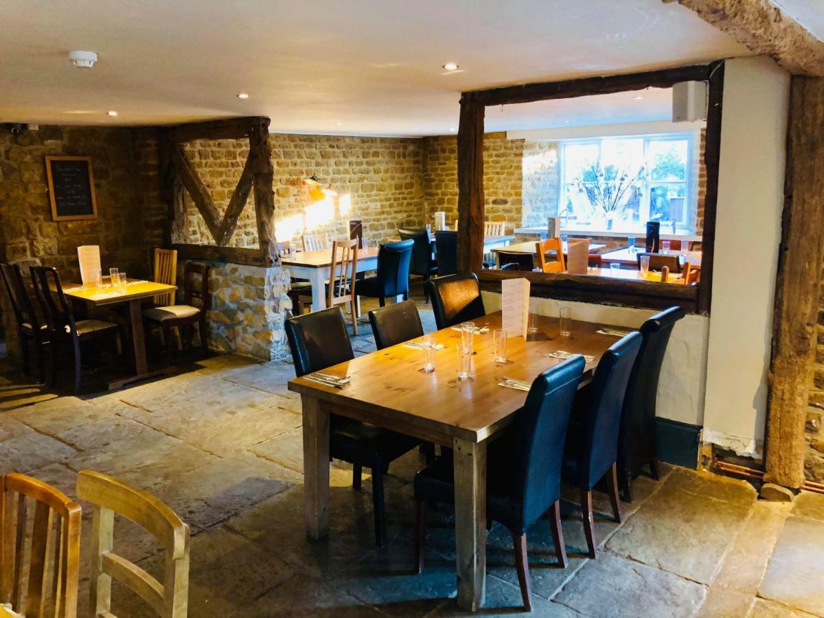 The Hollybush Inn And B&B Priors Marston Extérieur photo