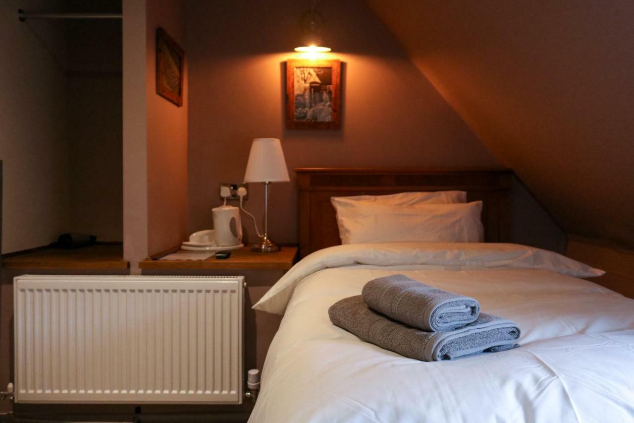 The Hollybush Inn And B&B Priors Marston Extérieur photo