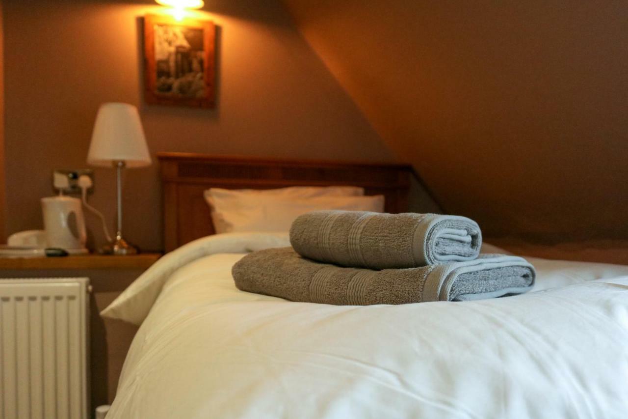 The Hollybush Inn And B&B Priors Marston Extérieur photo