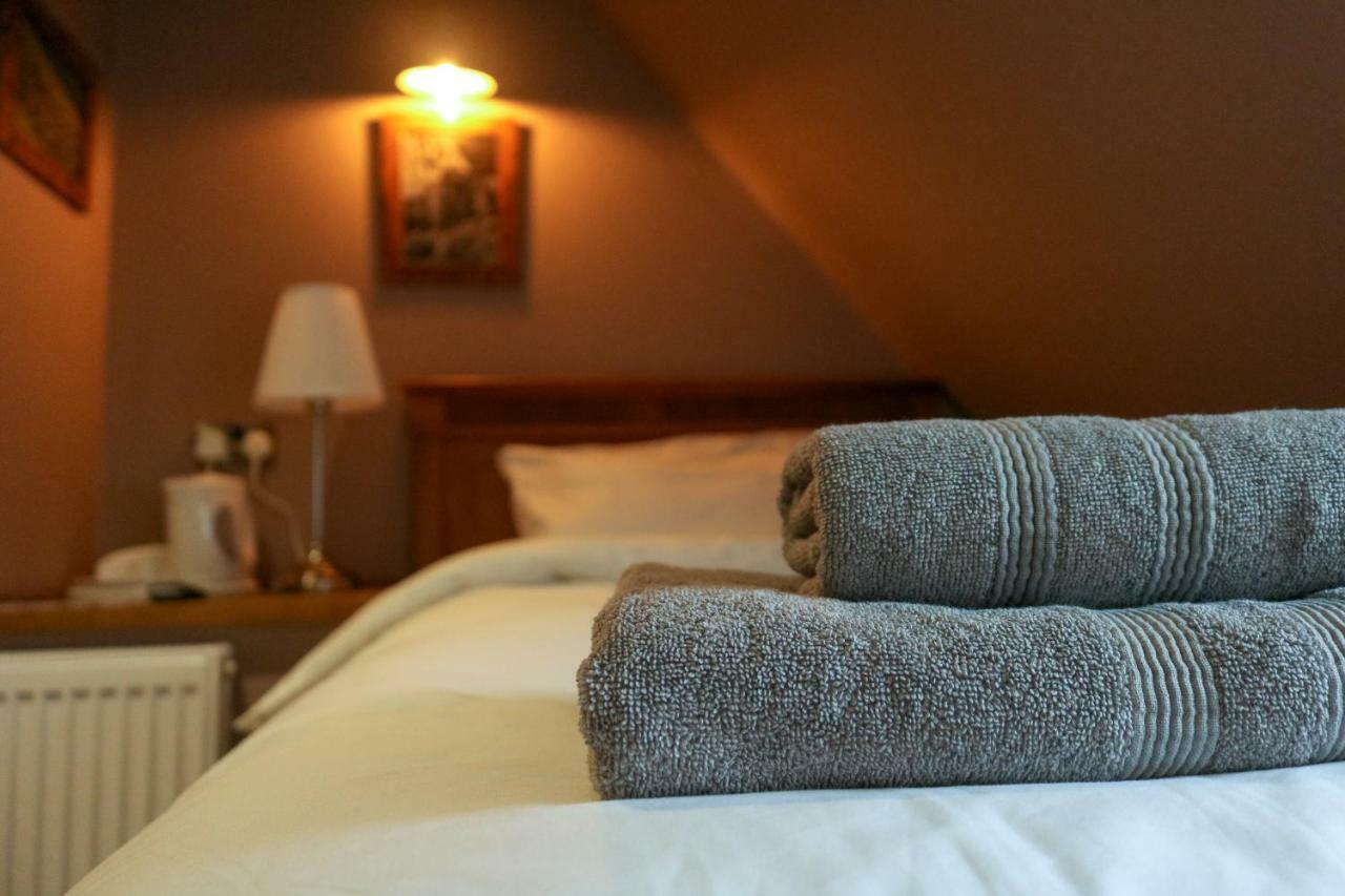 The Hollybush Inn And B&B Priors Marston Extérieur photo