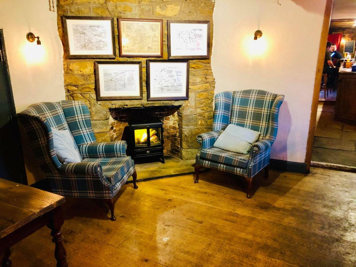 The Hollybush Inn And B&B Priors Marston Extérieur photo